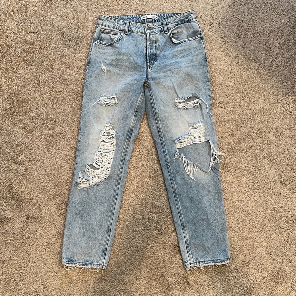 Zara mid rise distressed boyfriend Jean